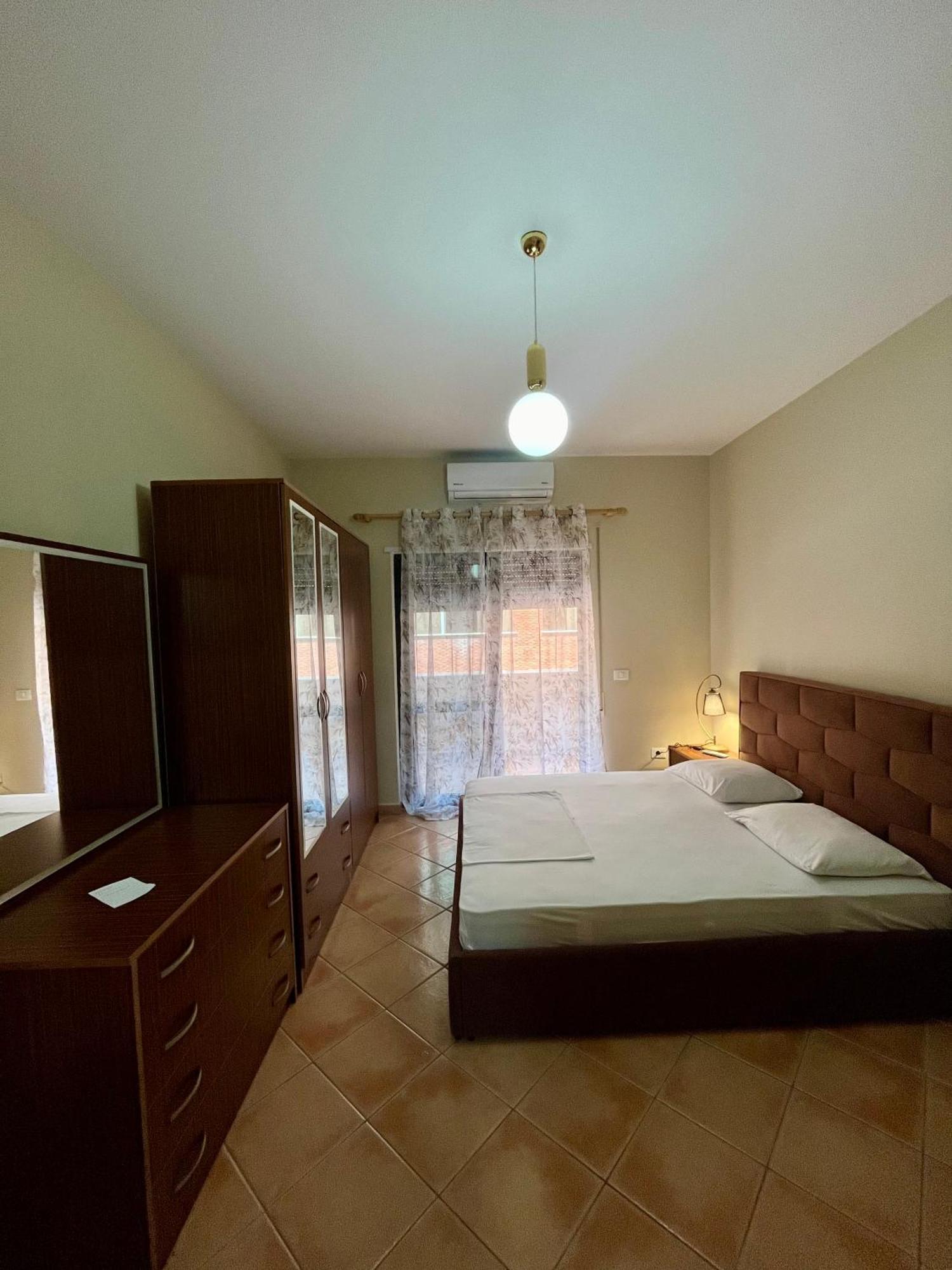 Center Apartment Easy Tirana Kültér fotó